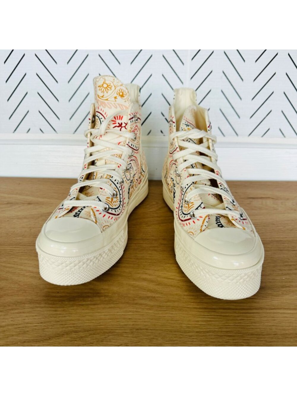 ⭐Converse Chuck 70 Plus Hi Sz 8 Mens Shoes Beige Floral Paisley Sneakers A08172C - Picture 3 of 10